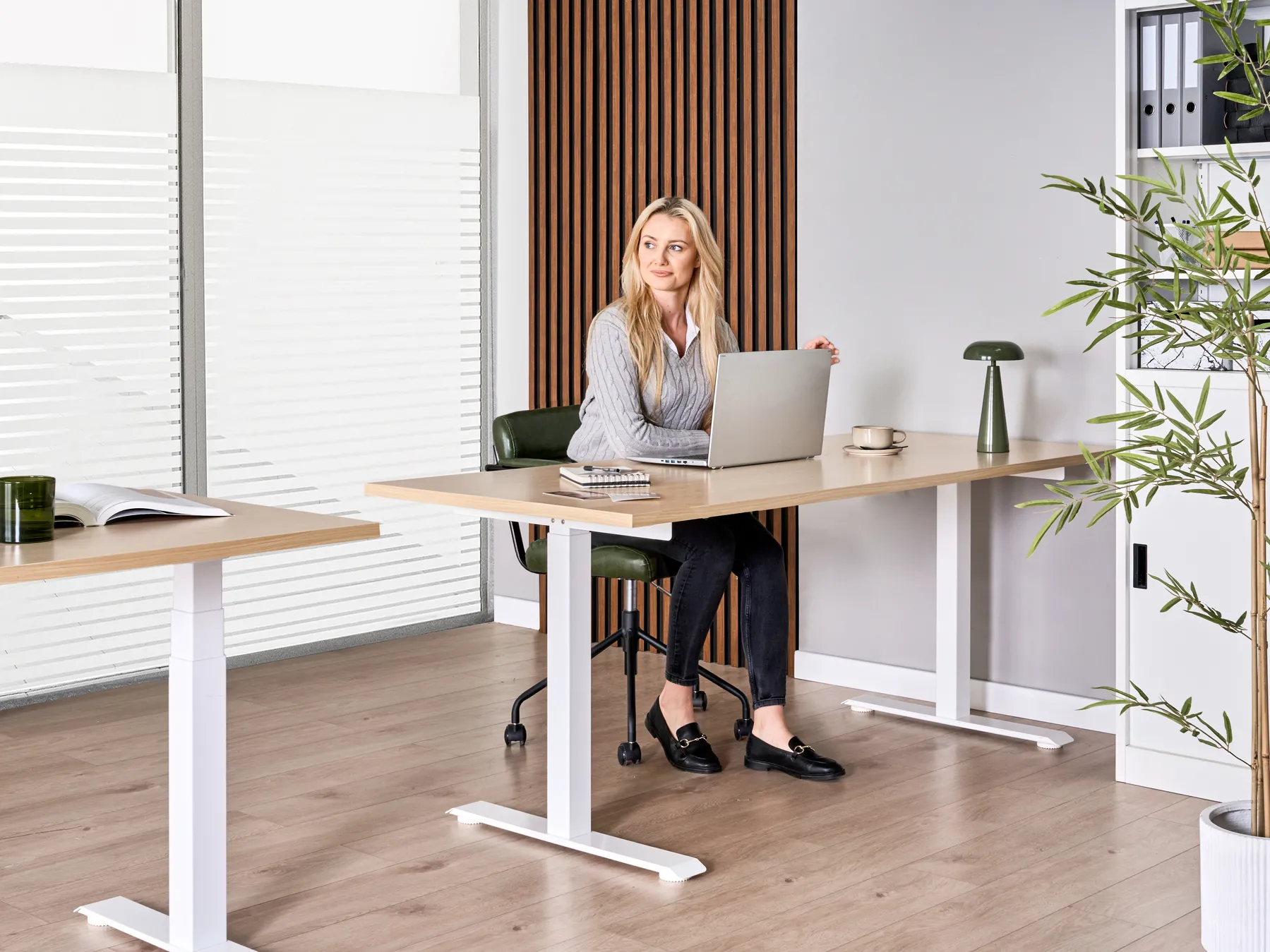 Secretária De Pé - Branca Faia - Image 2